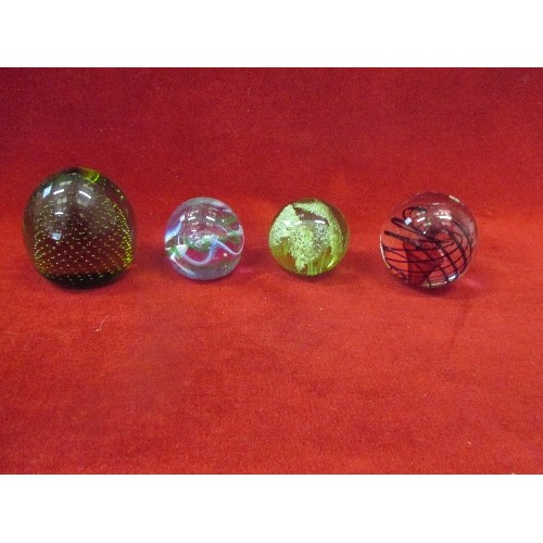 339 - FOUR GLASS PAPERWEIGHTS INC CONTROLLED BUBBLE, SPIRAL ERUPTION