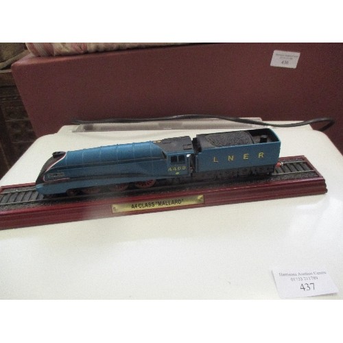 438 - FOUR STATIC TRAIN LOCOMOTIVE MODELS ON STANDS INC 1951 BR 87MT BRITANNIA, 1930 GWR 5700 CLASS, 1962 ... 