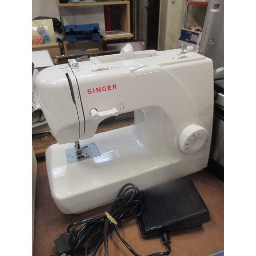 452 - SINGER MODEL 1507 ELECTRIC SEWING MACHINE WITH FOOT PEDAL - GOOD COND