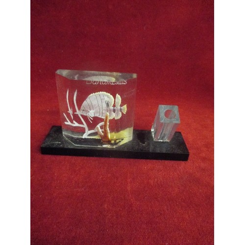 12 - VINTAGE RETRO LUCITE 