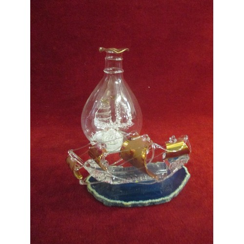 14 - A LAMPWORK GLASS SHIP ON A PINTA AGATE SLICE TOGETHER WITH A LAMPWORK GLASS SHIP IN A BOTTLE - 13CM