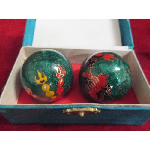 31 - VINTAGE CHINESE CORK DIORAMA - 12CM AND A PAIR OF BAODING BALLS