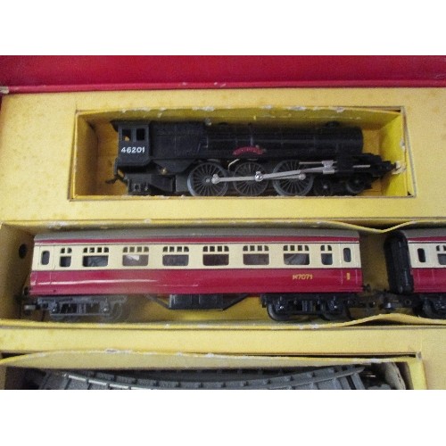 161 - TRI ANG PASSENGER TRAIN, 00 GAUGE -  ELECTRIC - SCALE MODEL