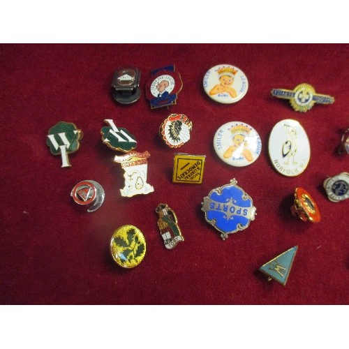 15 - COLLECTION OF VINTAGE LAPEL AND PIN BADGES, SOME ENAMELLED. INCLUDES STERLING SILVER USDAW BADGE, TE... 