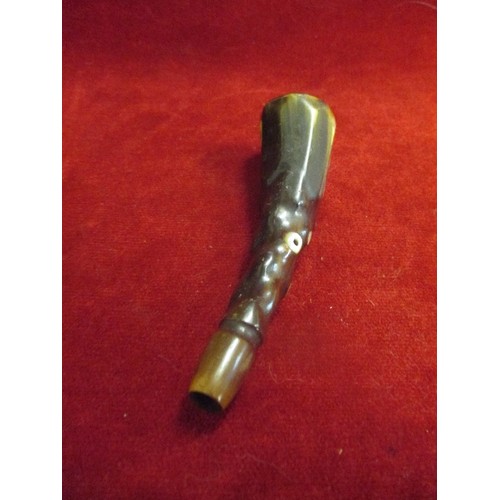 20 - AN INTERESTING VINTAGE HORN ITEM, PROBABLY A POWDER FLASK, INLAID WITH MOTHER OF PEARL - 12CM