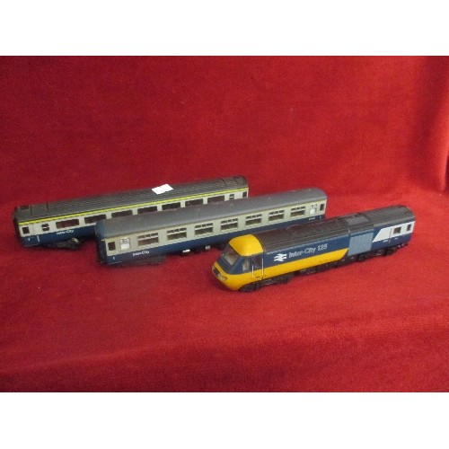 58 - HORNBY INTERCITY 125 LOCOMOTIVE AND TWO CARRIAGES