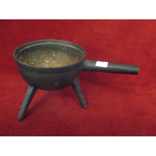 80 - VINTAGE IRON SKILLET OR POSNET POT - 26CM