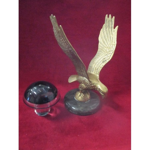 96 - BRASS EAGLE ON A MARBLE BASE AND A GLASS MUSHROOM