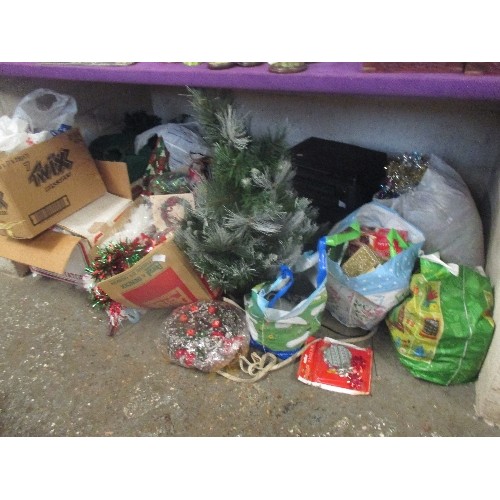 130 - LARGE QUANTITY OF CHRISTMAS DECORATIONS IN BAGS AND BOXES