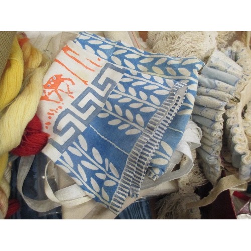 202 - QUANTITY OF UPHOLSTERY AND TAPESTRY ITEMS INC WEBBING, BRAID, TASSELS, FRINGE ETC