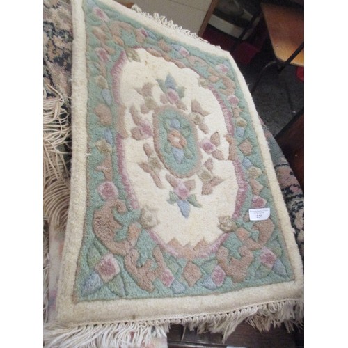 258 - FOUR RUGS INCLUDING 2 IN CREAM AND PINK, A CIRCULAR ONE IN GREEN AND BLUE (120CM DIA) AND A SMALL CH... 