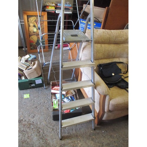 310 - ALUMINIUM STEP LADDER - 108CM TO PLATFORM