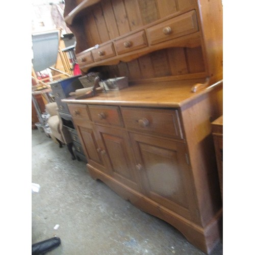 352 - PINE WELSH DRESSER - PLATE RACK WITH DRAWERS, CUPBOARD AND DRAWERS BELOW - 138CM X 42CM