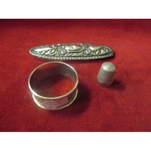 14 - SILVER NAPKIN RING BIRM 1935, SILVER THIMBLE BIRM 1962 AND A SILVER DRESSING TABLE POT LID - TOTAL 2... 