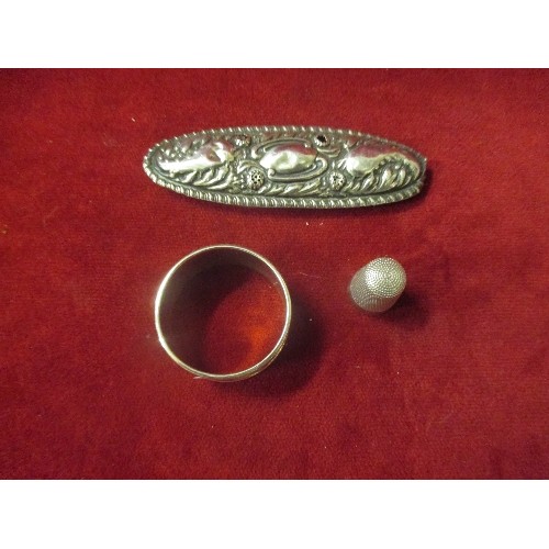 14 - SILVER NAPKIN RING BIRM 1935, SILVER THIMBLE BIRM 1962 AND A SILVER DRESSING TABLE POT LID - TOTAL 2... 