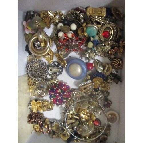 17 - A BOX OF COSTUME JEWELLERY CLIP EARRINGS - EARLY TO LATE 20TH CENTURY, INCLUDES BEADED WORK, ART DEC... 