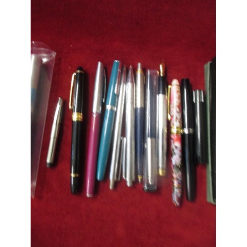 9 - A SELECTION OF FOUNTAIN PENS AND BALLPOINT PENS TO INCLUDE PARKER ETC