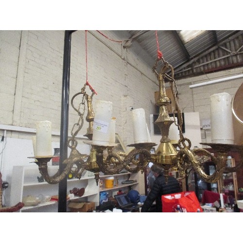 242C - 4 X VINTAGE BRASS CHANDELIERS EACH WITH 5 BRANCHES