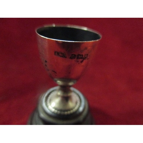 28 - MINIATURE STERLING SILVER TROPHY CUP ON STAND, BIRM 1906, SAMUEL LEVI. ENGRAVED 