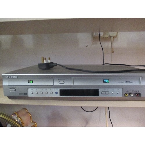 74 - SAMSUNG DVD PLAYER. SV-DVD440