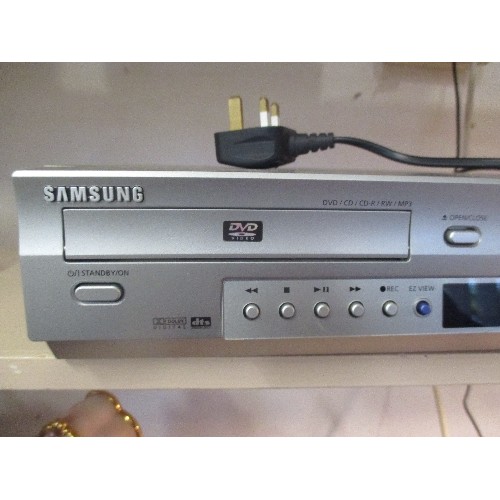 74 - SAMSUNG DVD PLAYER. SV-DVD440