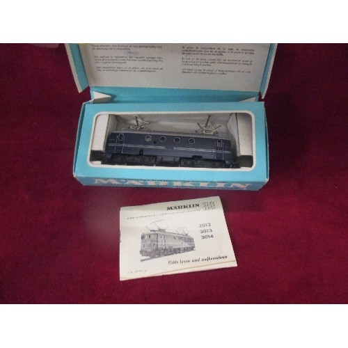 137 - MARKLIN MODEL 3013 ELECTRIC EXPRESS LOCOMOTIVE. IN ORIGINAL BOX, WITH LEAFLET.