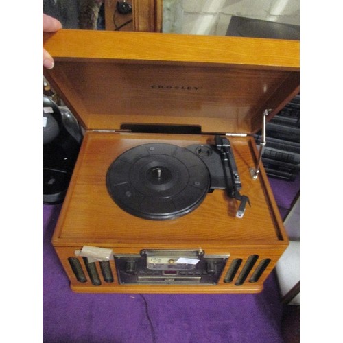 160 - LARGE RETRO-STYLE CD PLAYER, TURNTABLE AND RADIO. THE WOODEN CABINET LOOKS TO BE IN GOOD CONDITION.