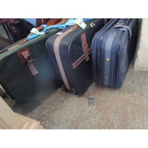 140 - 3 X GOOD QUALITY SUITCASES, 2 NAVY CANVAS, 1 GREEN CANVAS. GOOD CLEAN CONDITION.