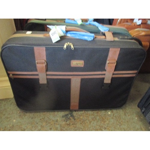 140 - 3 X GOOD QUALITY SUITCASES, 2 NAVY CANVAS, 1 GREEN CANVAS. GOOD CLEAN CONDITION.