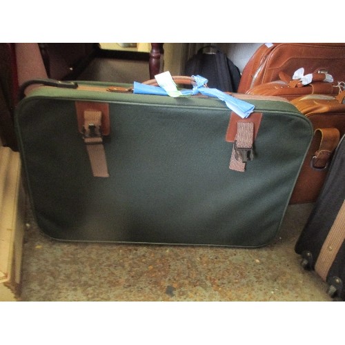 140 - 3 X GOOD QUALITY SUITCASES, 2 NAVY CANVAS, 1 GREEN CANVAS. GOOD CLEAN CONDITION.