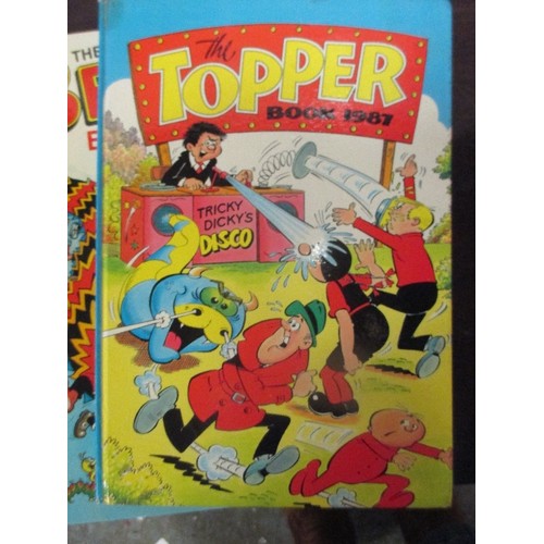 174 - 5 VINTAGE COLLECTORS ANNUALS. TIGER 1979, TOPPER 1982, TOPPER 1984, TOPPER 1987, BEANO 1997.