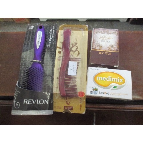 314 - REVLON HAIR BRUSH AND COMB (AS NEW), 