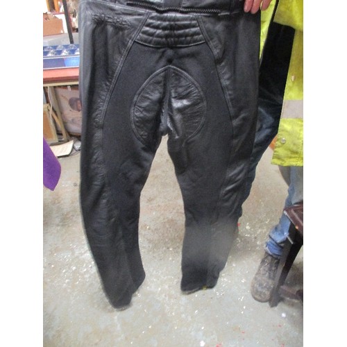 187 - RICHA PART LEATHER, PROTECTIVE MOTORCYCLE TROUSERS. VERY GOOD CONDITION. SIZE D-42/ UK 14.