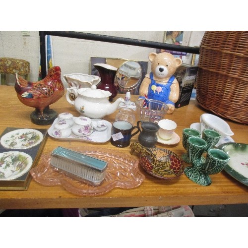 342 - MIXED LOT OF CHINA, GLASS & ORNAMENTS. INCLUDES A PAINTED TERRACOTTA HEN, LEAF EGG CUPS, BISCUIT BAR... 