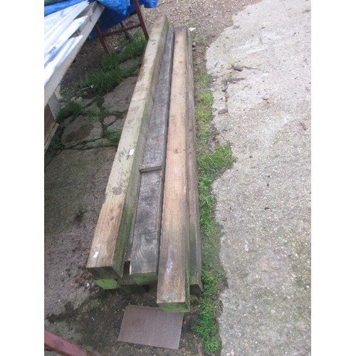 652 - 7 4X4 2.4 METRES WOODEN FENCE POSTS