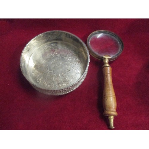 12 - COLLECTOR'S LOT INCLUDING A SILVER PLATED WINE COASTER, ROSE BOWL, MAGNIFYING GLASS WITH TURNED WOOD... 