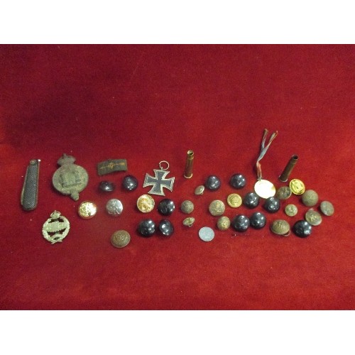 16 - GOOD COLLECTION OF ANTIQUE AND VINTAGE BADGES AND BUTTONS. INCLUDES EAST SUFFOLK CONSTABULARY HELMET... 