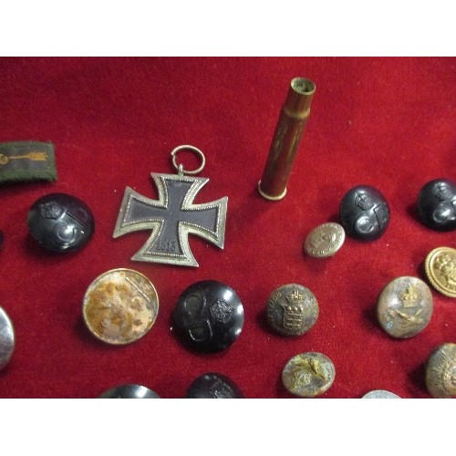 16 - GOOD COLLECTION OF ANTIQUE AND VINTAGE BADGES AND BUTTONS. INCLUDES EAST SUFFOLK CONSTABULARY HELMET... 