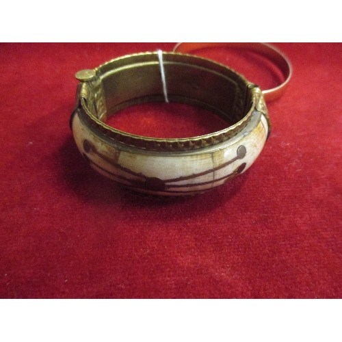 42 - AN AFRICAN BONE AND BRASS BRACELET AND A SOLID BRASS BRACELET