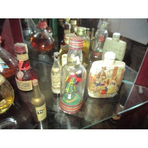 65 - GOOD COLLECTION OF VINTAGE MINIATURE SPIRITS AND LIQUEURS INCLUDING DRIOLI CHERRY BRANDY AFRICAN LAD... 