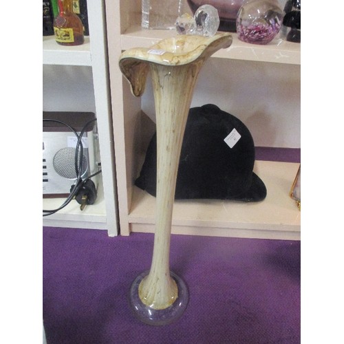 89A - BEAUTIFUL MURANO STYLE GLASS LILY VASE