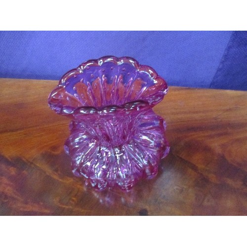 5 - CIRCA 1960'S MURANO LOBED CONTROLLED BUBBLE VASE IN A MAGENTA COLOUR - 15CM