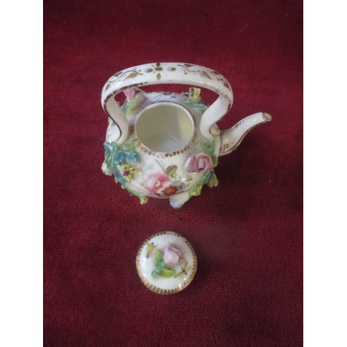 33 - A BEAUTIFUL MID 19TH CENTURY MINIATURE PORCELAIN TEAPOT AND COVER WITH HANDPAINTED FLORAL DESIGN AND... 