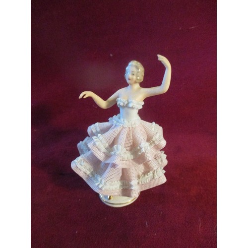 30 - A FINE CIRCA 1950'S DRESDEN PORCELAIN FIGURE OF A BALLROOM DANCER. WITH DOUBLE 