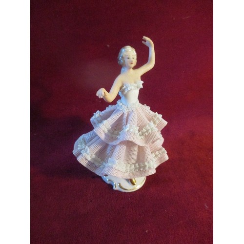 30 - A FINE CIRCA 1950'S DRESDEN PORCELAIN FIGURE OF A BALLROOM DANCER. WITH DOUBLE 