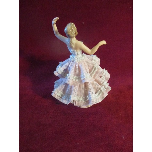 30 - A FINE CIRCA 1950'S DRESDEN PORCELAIN FIGURE OF A BALLROOM DANCER. WITH DOUBLE 