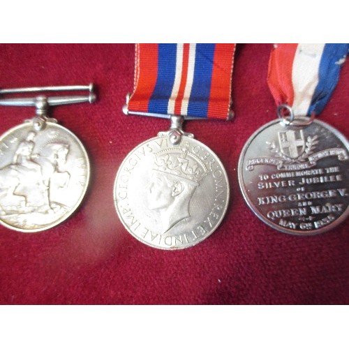 59 - COLLECTION OF WWI & WWII MEDALS
2 WWI British War Silver Medal 1914-1918 GeorgeV
ISSUED TO 
144016 G... 