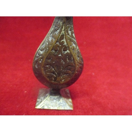 33B - A BEAUTIFUL PERSIAN BRONZE KOHL (EYE COSMETIC) FLASK WITH APPLICATOR, BELIEVED TO BE 19TH CENTURY.  ... 