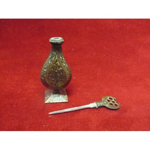 33B - A BEAUTIFUL PERSIAN BRONZE KOHL (EYE COSMETIC) FLASK WITH APPLICATOR, BELIEVED TO BE 19TH CENTURY.  ... 