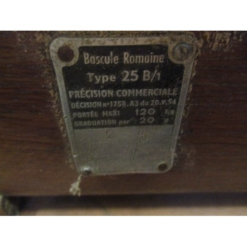 509 - EARLY 20TH CENTURY FRENCH TRADE SCALES IN WOOD & METAL, BY EXA